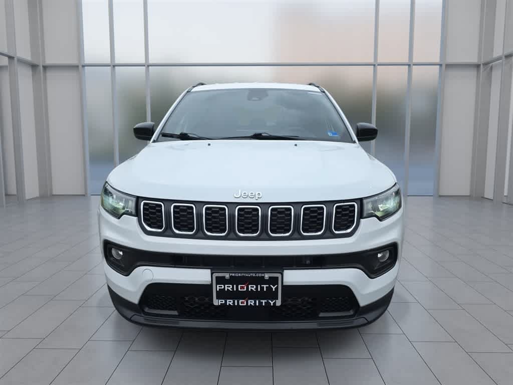 Used 2024 Jeep Compass Latitude AWD/4WD image 4