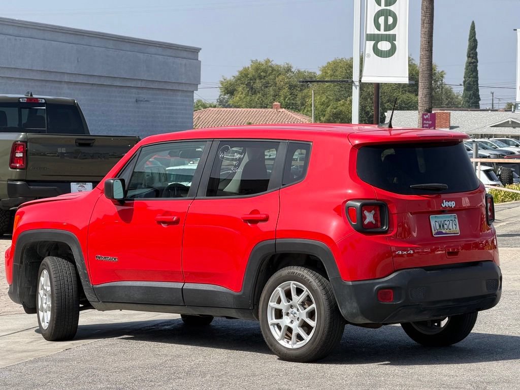 Used 2023 Jeep Renegade Latitude AWD/4WD image 2