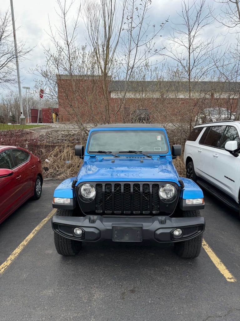 Used 2022 Jeep Gladiator Sport image 2