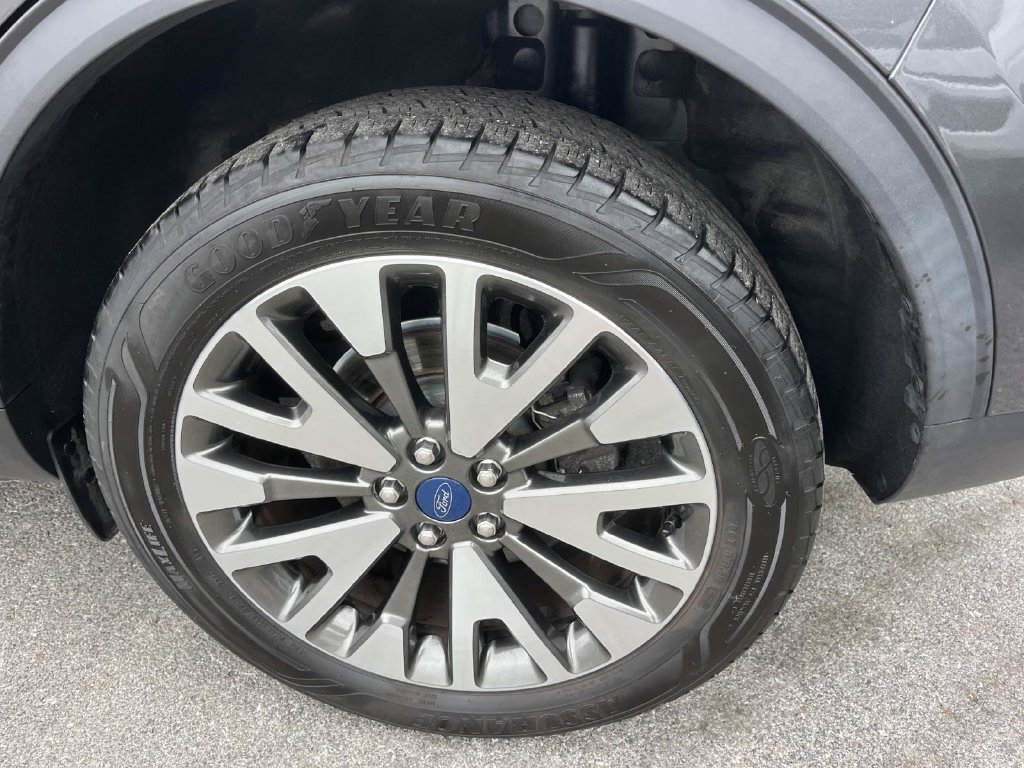Used 2020 Ford Escape Titanium AWD/4WD image 13