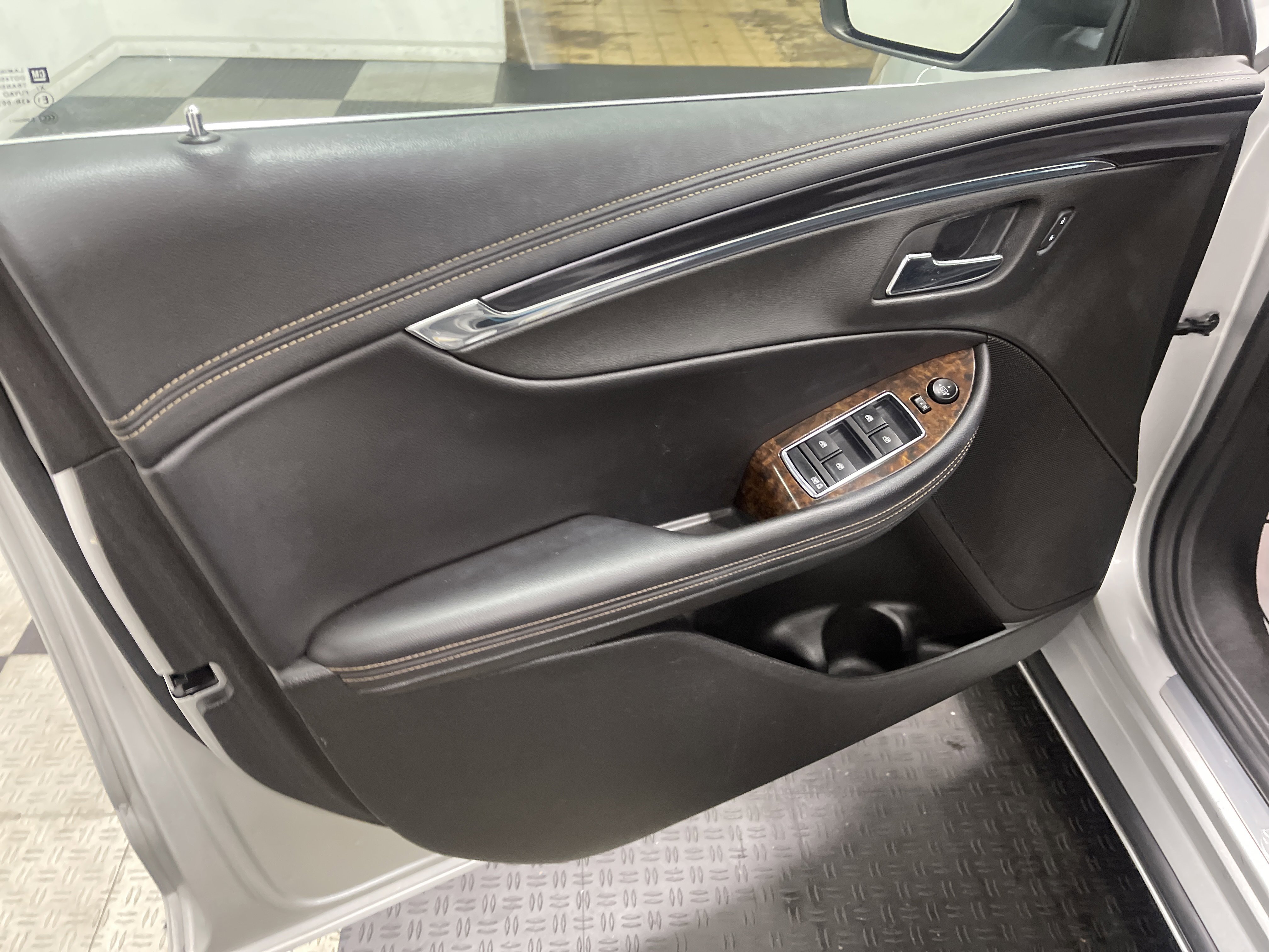 Used 2015 Chevrolet Impala LTZ FWD image 10