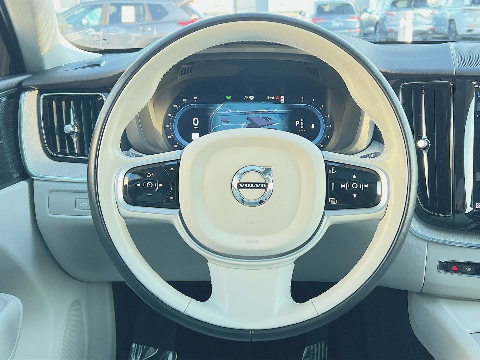 Used 2023 Volvo XC60 B5 Plus image 16