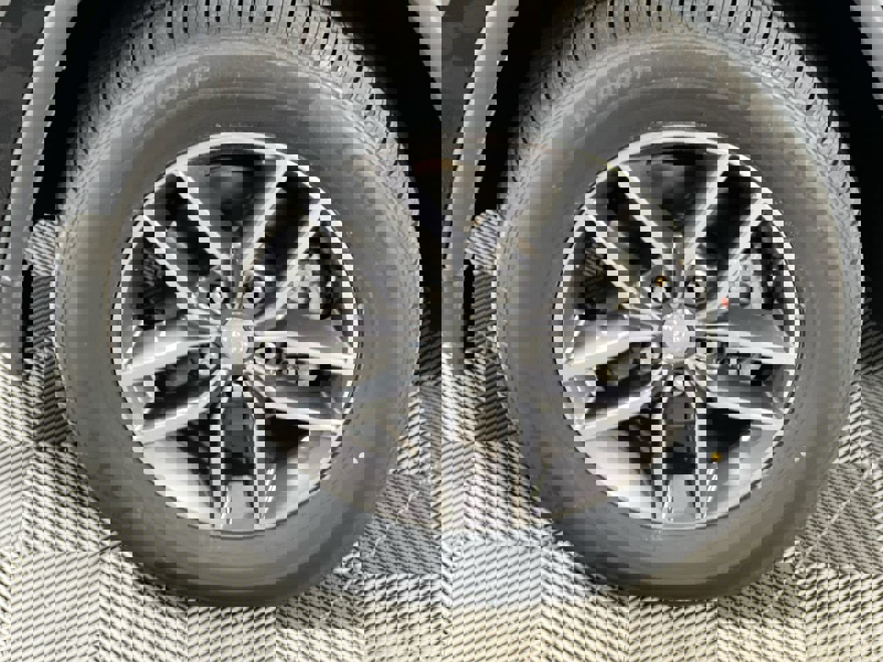 Used 2017 Jeep Grand Cherokee Limited image 11