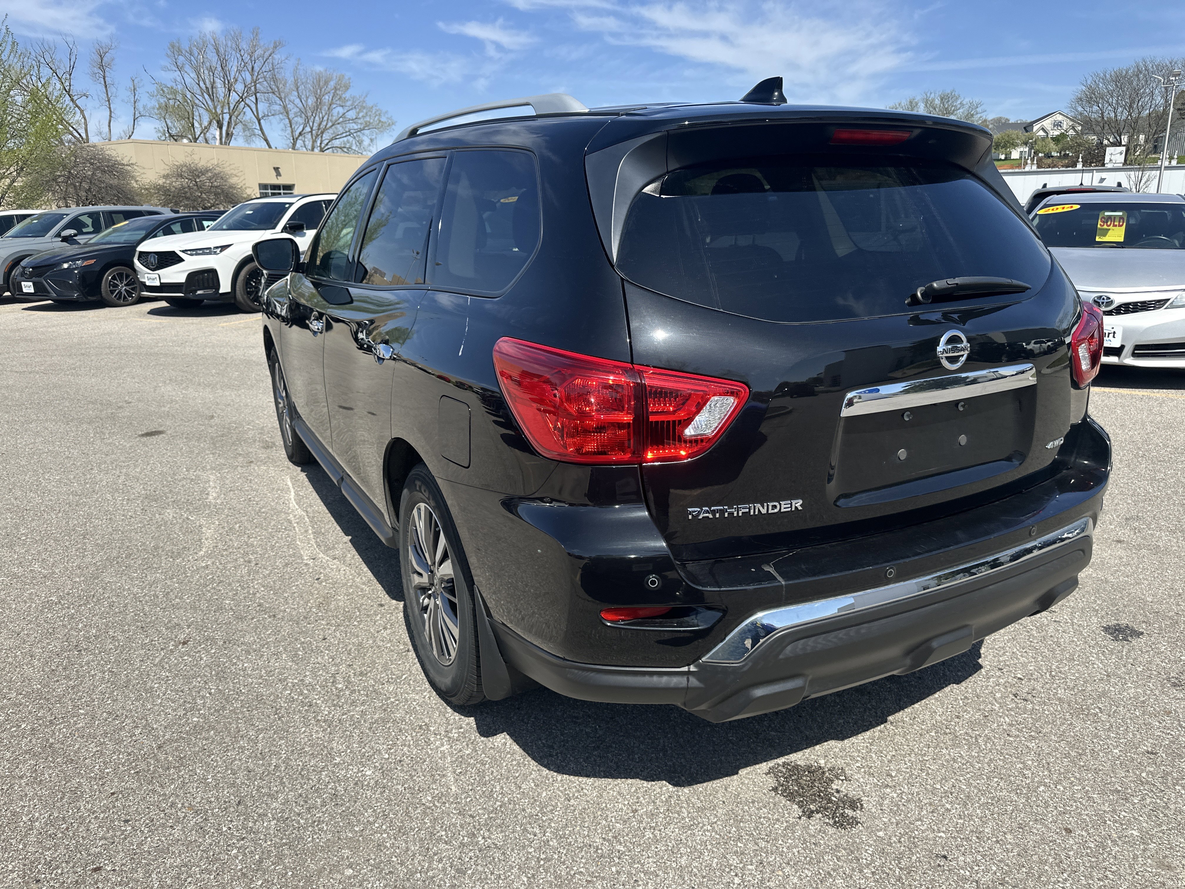 Used 2019 Nissan Pathfinder S image 5