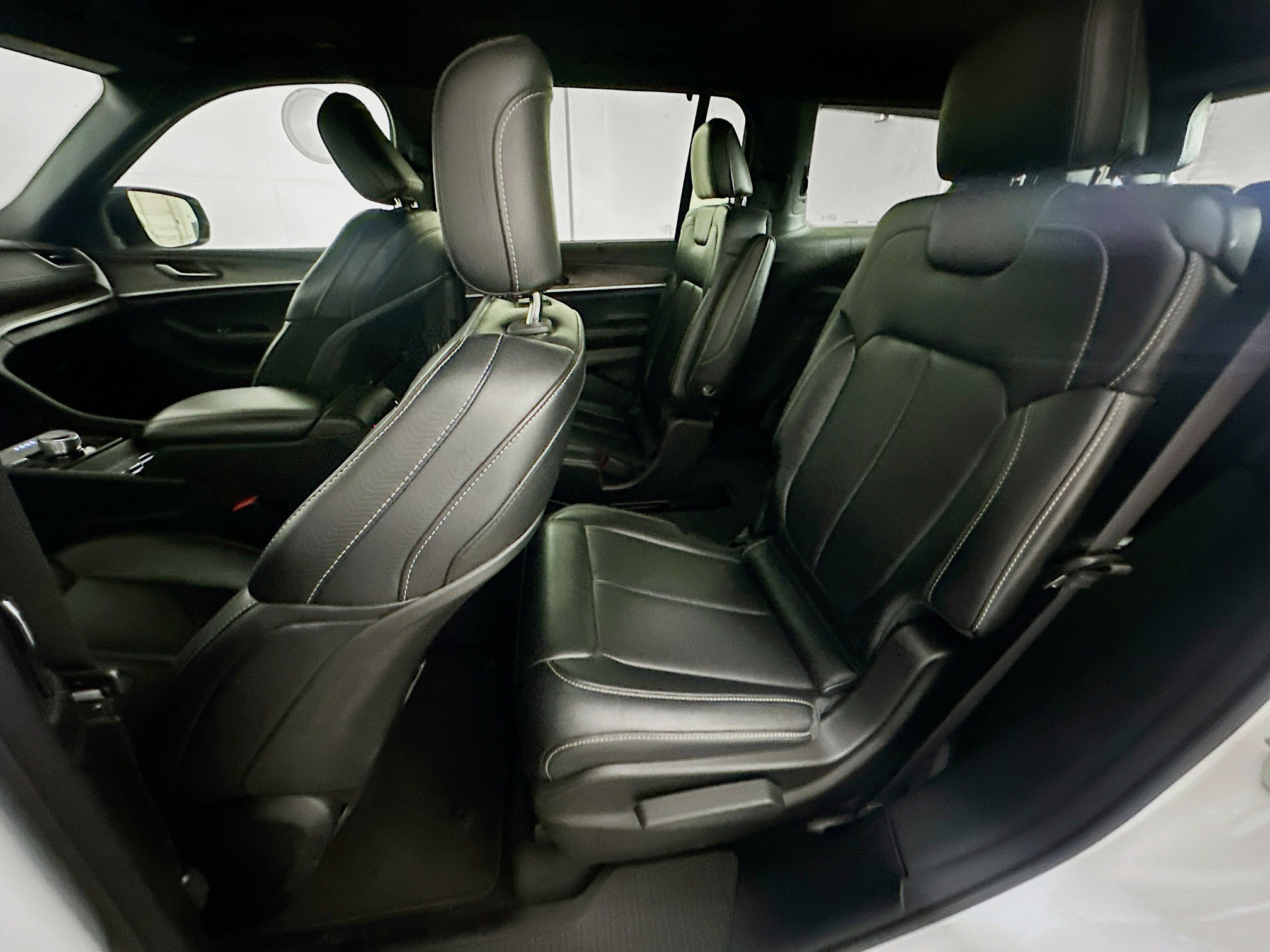 Used 2024 Jeep Grand Cherokee L Limited w/ Luxury Tech Group II image 27