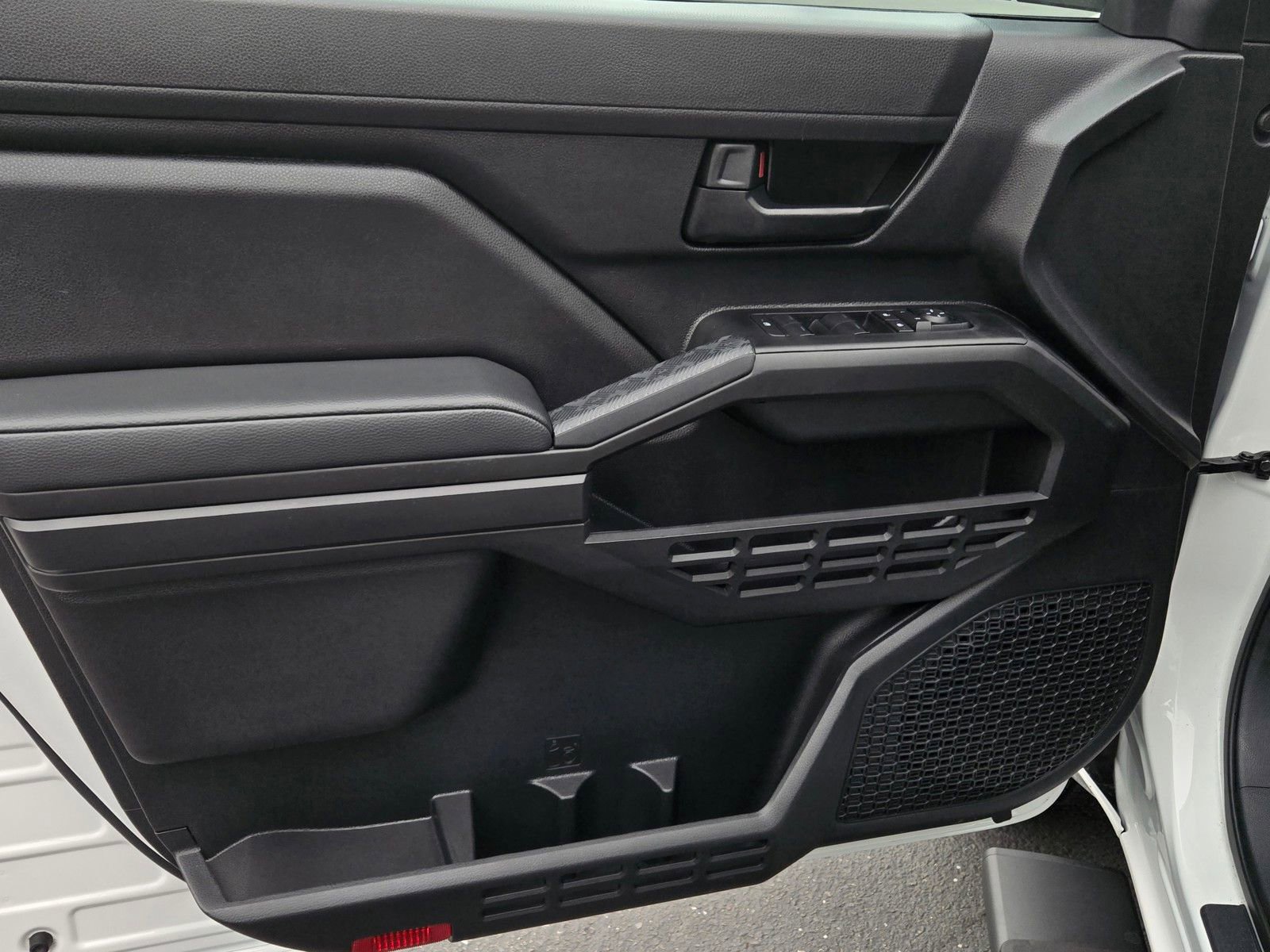 Used 2025 Toyota Tacoma SR RWD image 9