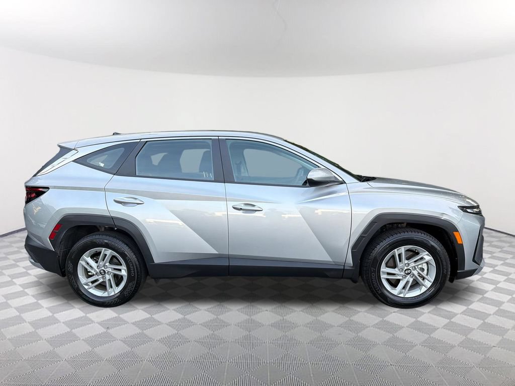 Used 2025 Hyundai Tucson SE FWD image 4