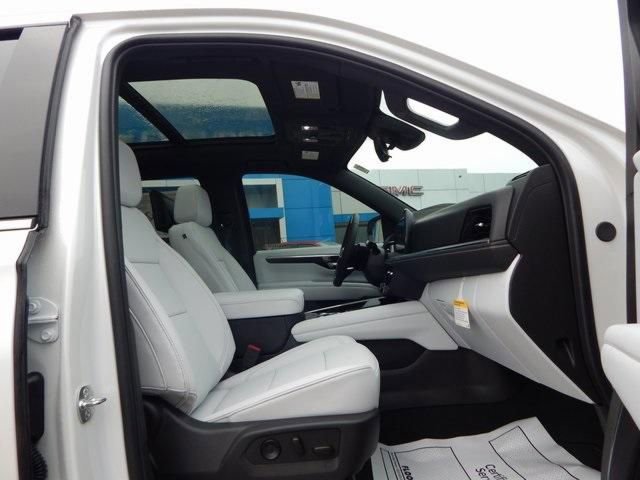 New 2025 Chevrolet Suburban Premier image 17