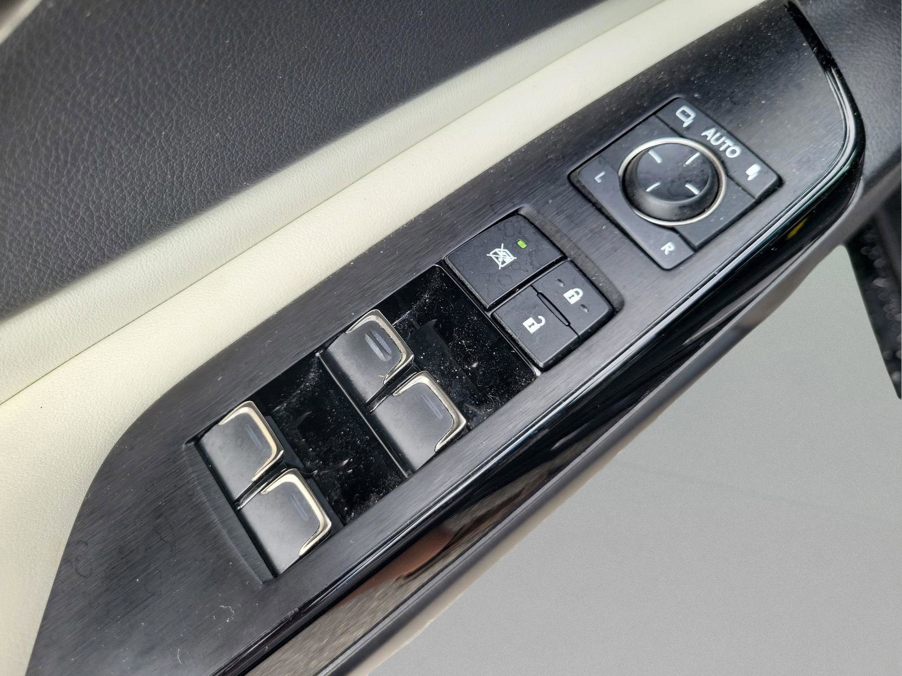 Used 2022 Lexus ES 350 F Sport w/ Accessory Package 2 image 16