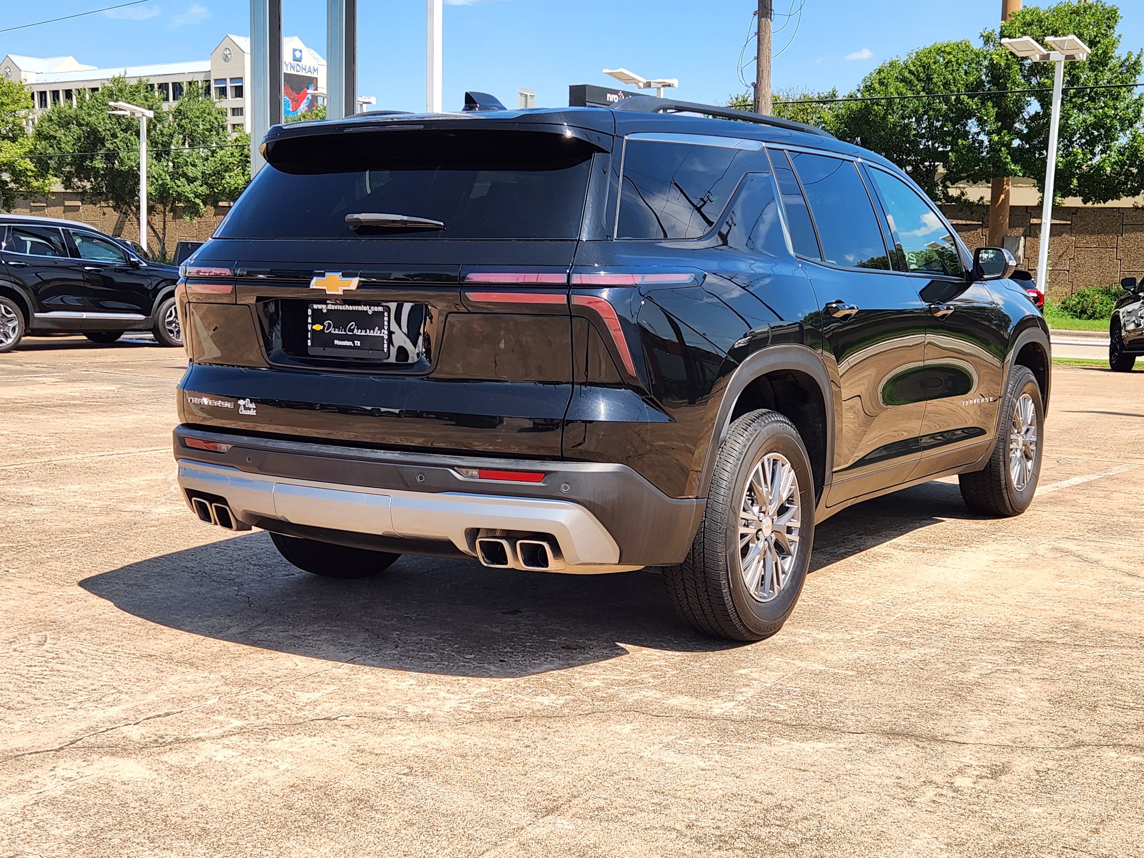 Certified 2025 Chevrolet Traverse LT FWD image 6