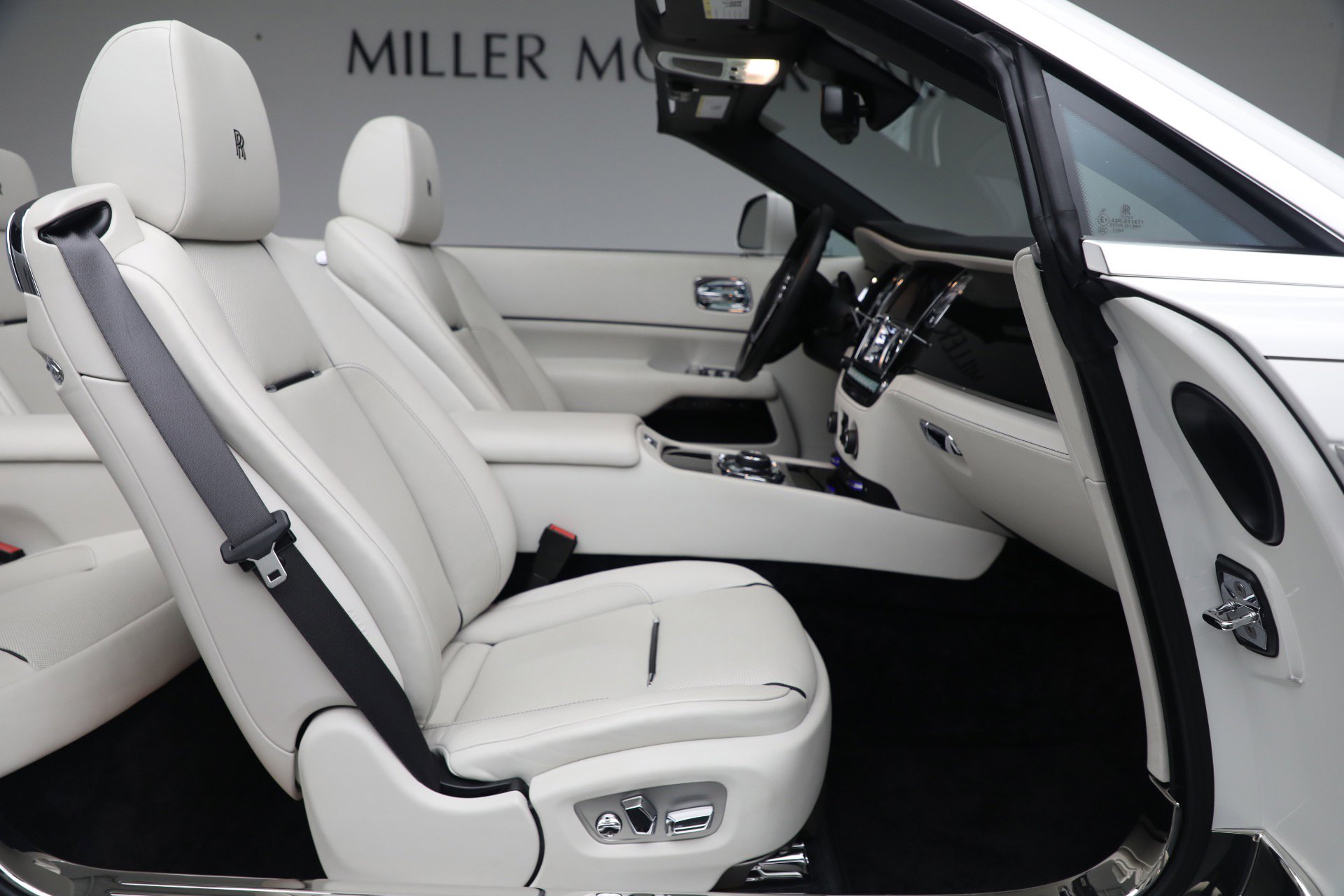 Certified 2018 Rolls-Royce Dawn image 33