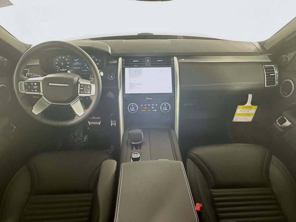 New 2025 Land Rover Discovery Dynamic SE image 22