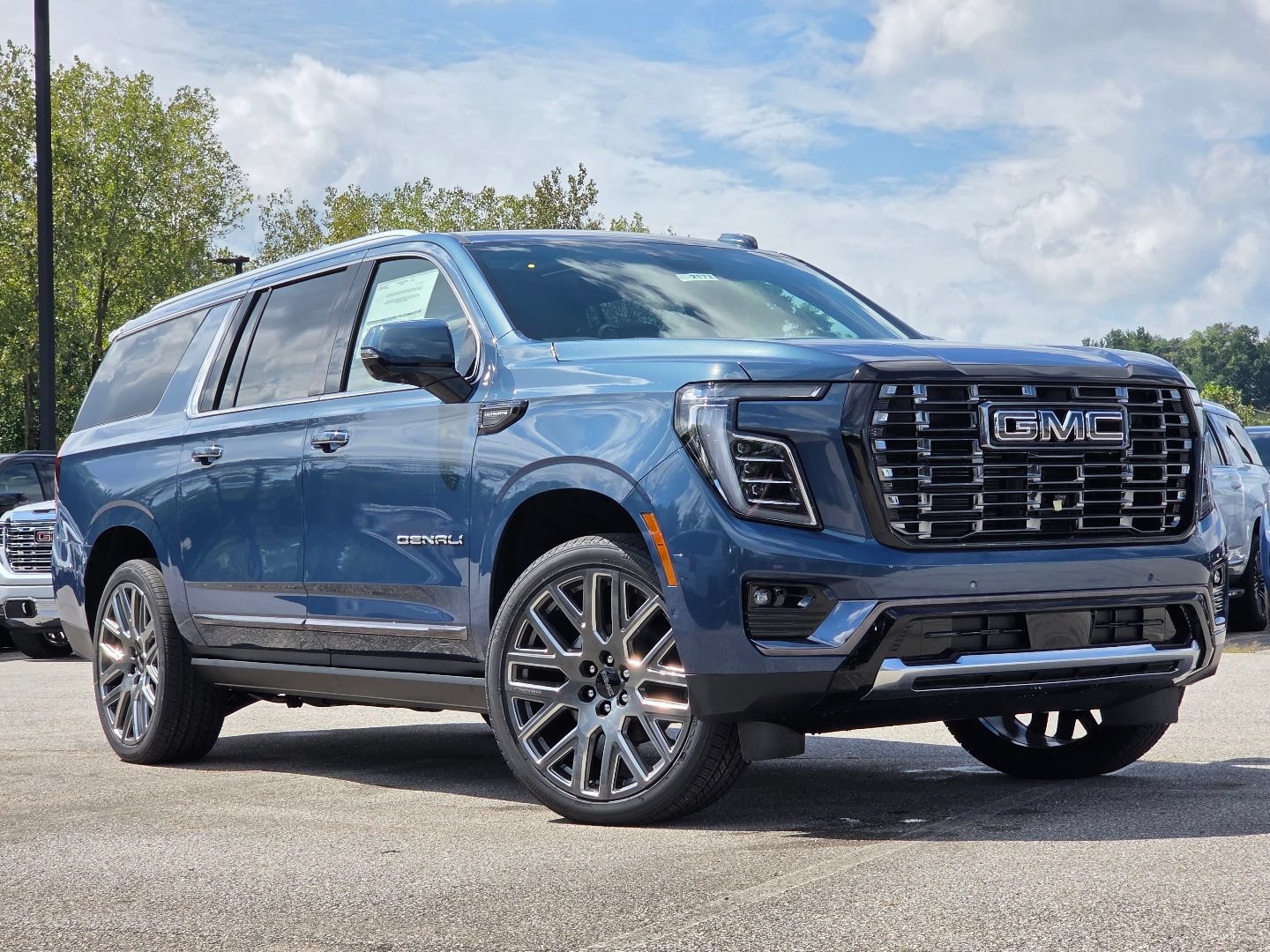 New 2026 GMC Yukon XL Denali Ultimate w/ LPO, Floor Liner Package AWD/4WD image 2