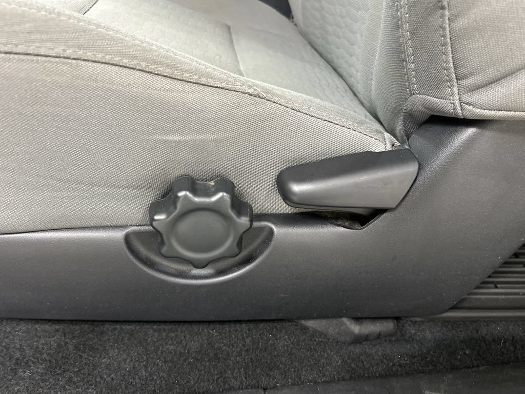 Used 2019 Toyota Tacoma SR w/ SR Convenience Package AWD/4WD image 10