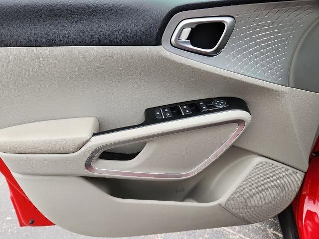 Used 2023 Kia Soul LX FWD image 15