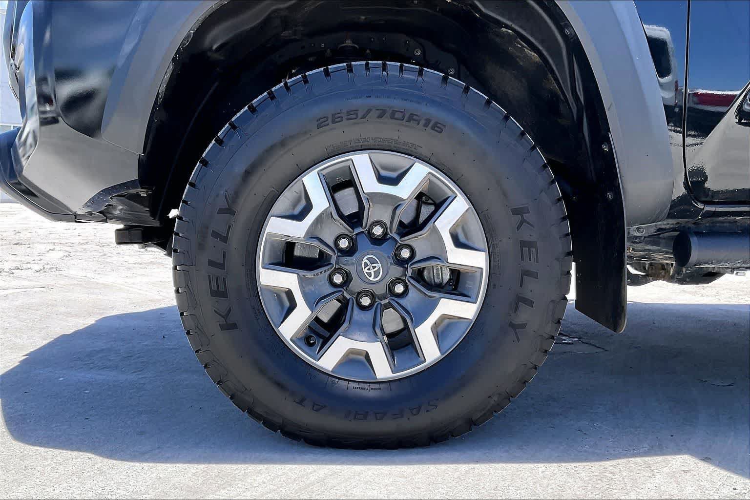 Used 2023 Toyota Tacoma TRD Off-Road AWD/4WD image 8