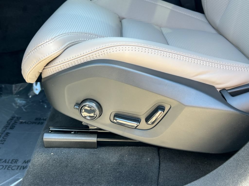New 2026 Volvo XC90 T8 Ultra w/ Lounge Package AWD/4WD image 14