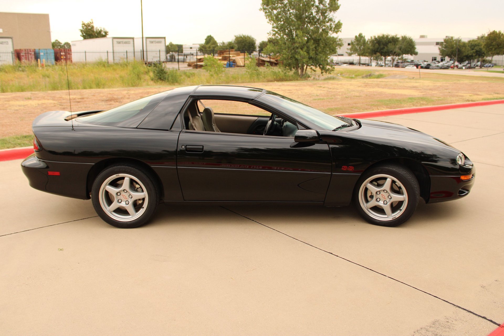 Used 1999 Chevrolet Camaro Z28 w/ SS Performance/Appearance Pkg RWD image 17