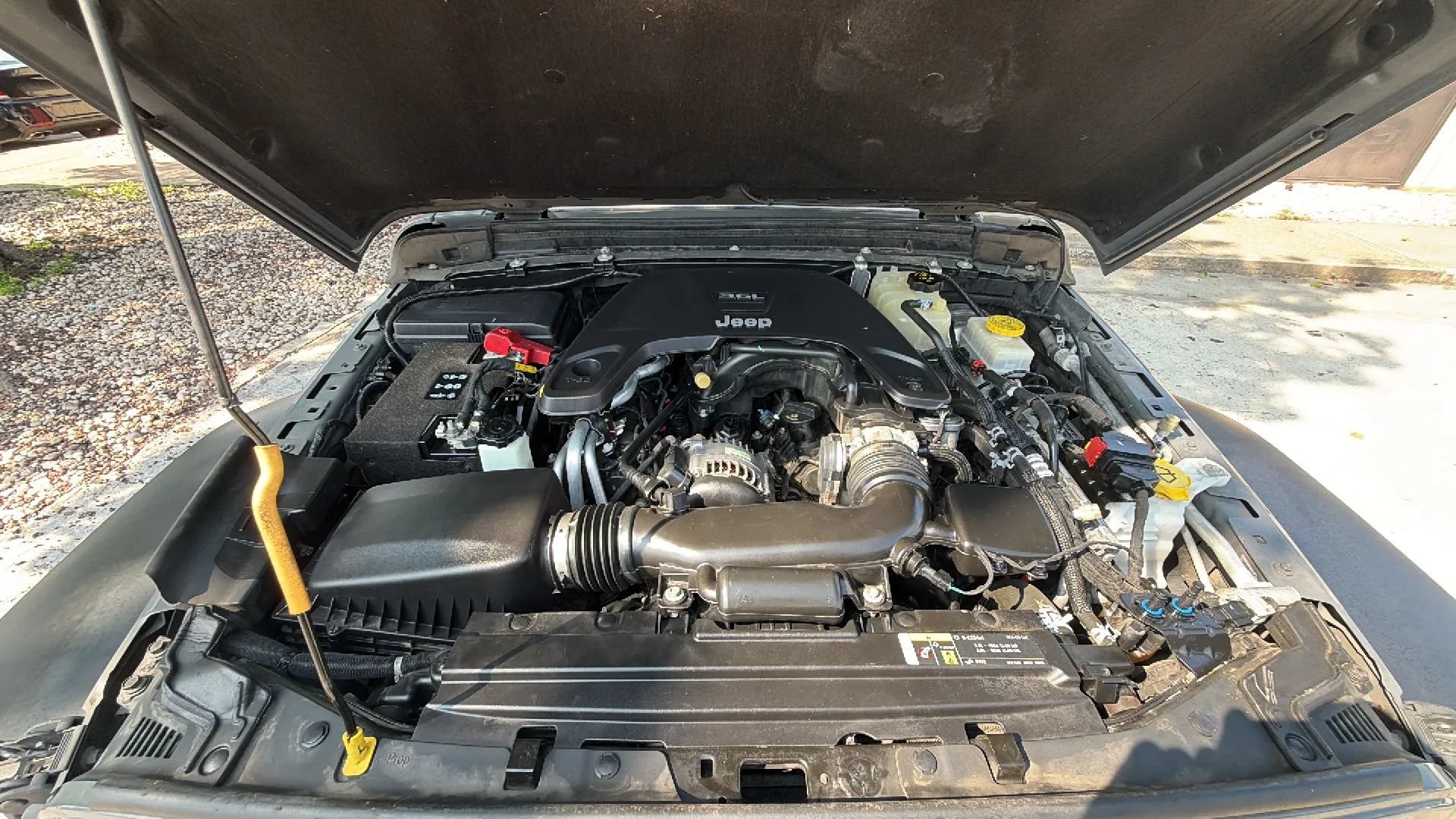 Used 2020 Jeep Wrangler Sport AWD/4WD image 31