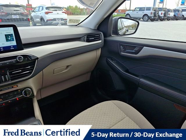 Certified 2022 Ford Escape SE w/ Cold Weather Package AWD/4WD image 17
