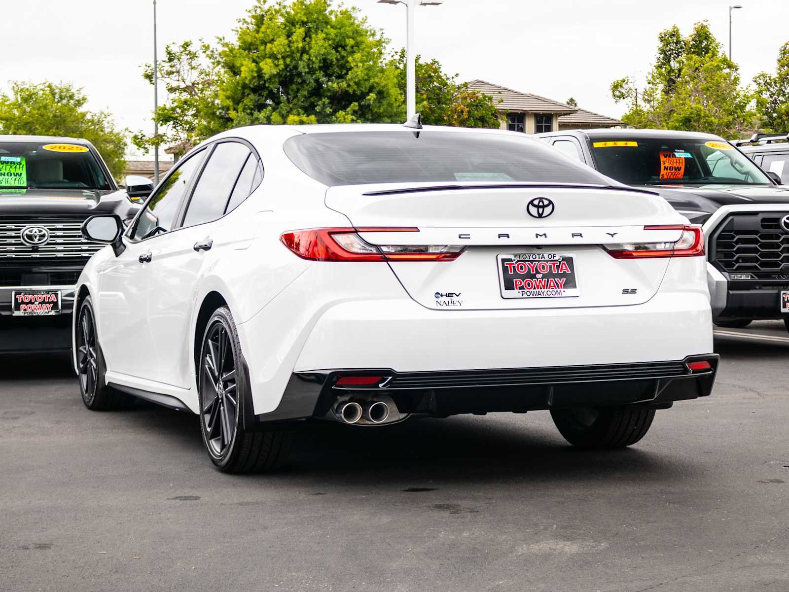 Used 2026 Toyota Camry Hybrid w/ Convenience Package FWD image 8