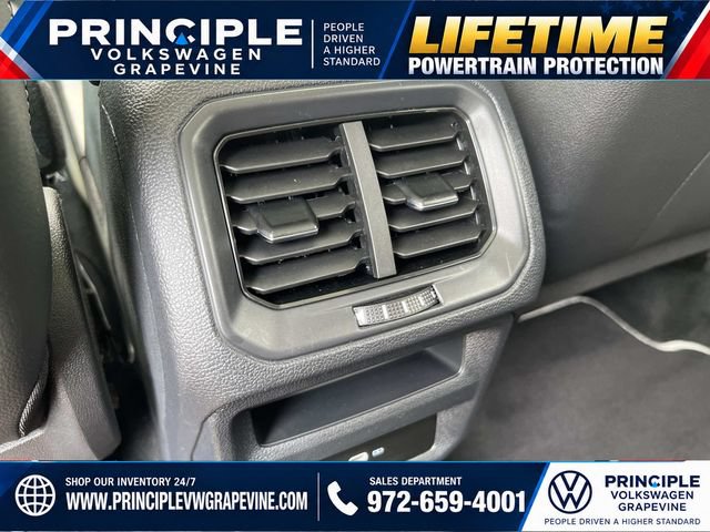 Used 2023 Volkswagen Taos SE w/ Panoramic Sunroof Package FWD image 23