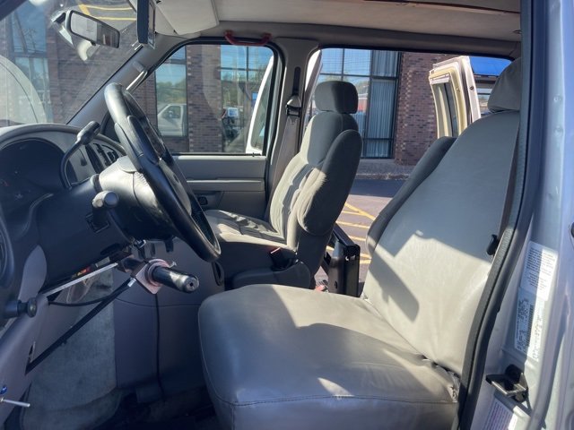 Used 2002 Ford E-150 and Econoline 150 RV image 11