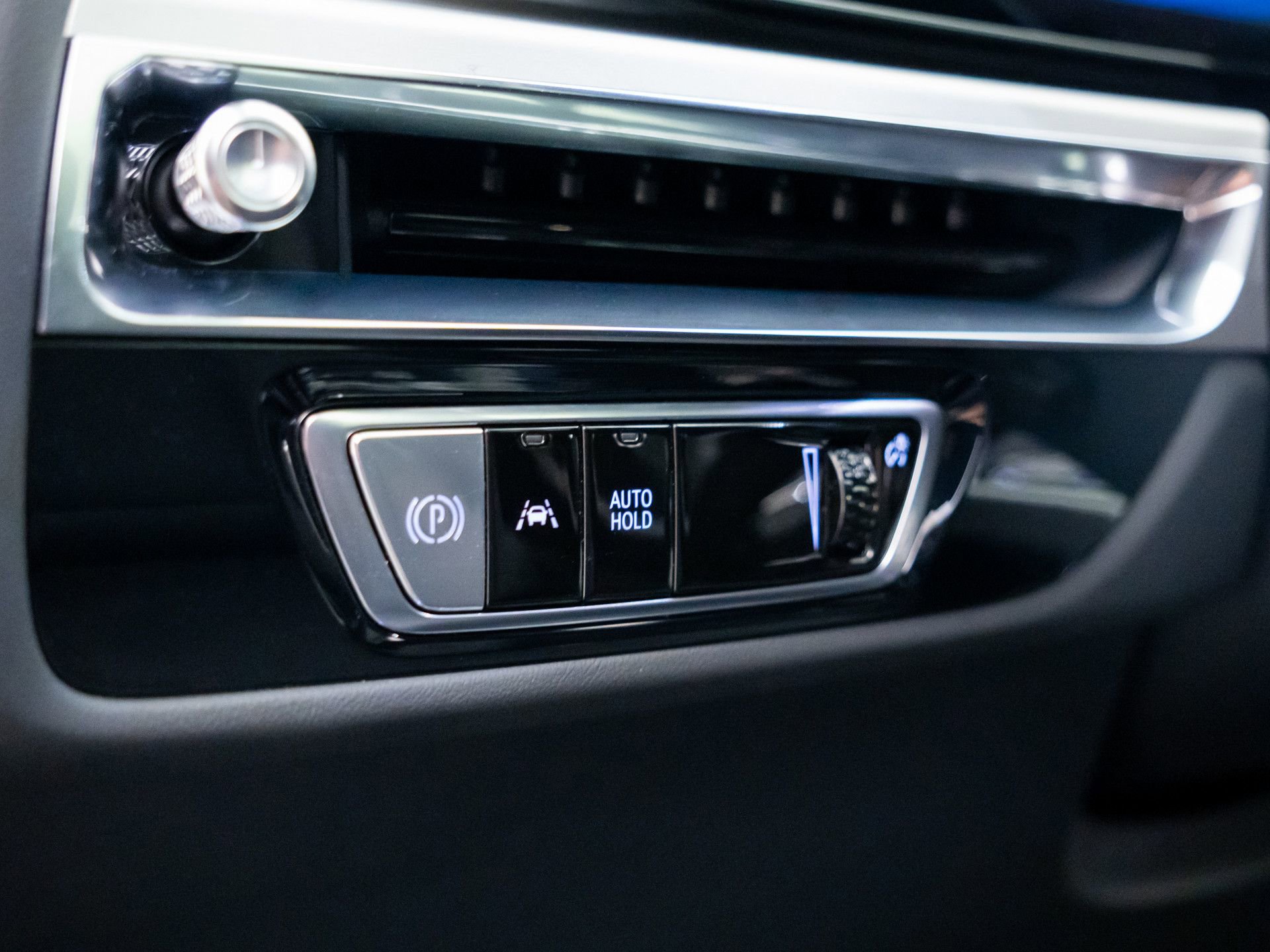 Certified 2025 Cadillac Lyriq Luxury w/ LPO, Floor Liner Package image 24