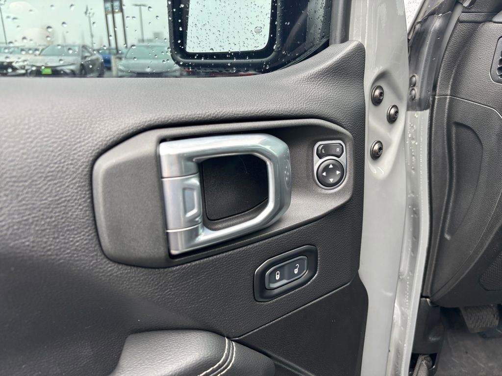 Used 2023 Jeep Wrangler Unlimited Sahara w/ Cold Weather Group AWD/4WD image 24