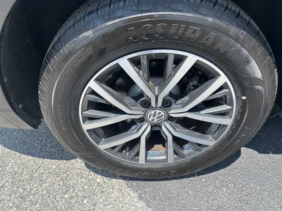Used 2019 Volkswagen Tiguan SE w/ Panoramic Sunroof Package AWD/4WD image 23