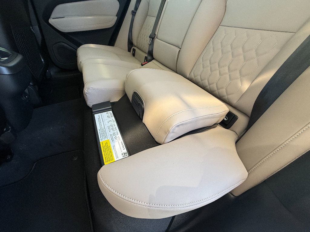 New 2026 Volvo XC60 B5 Plus w/ Climate Package PRO AWD/4WD image 23