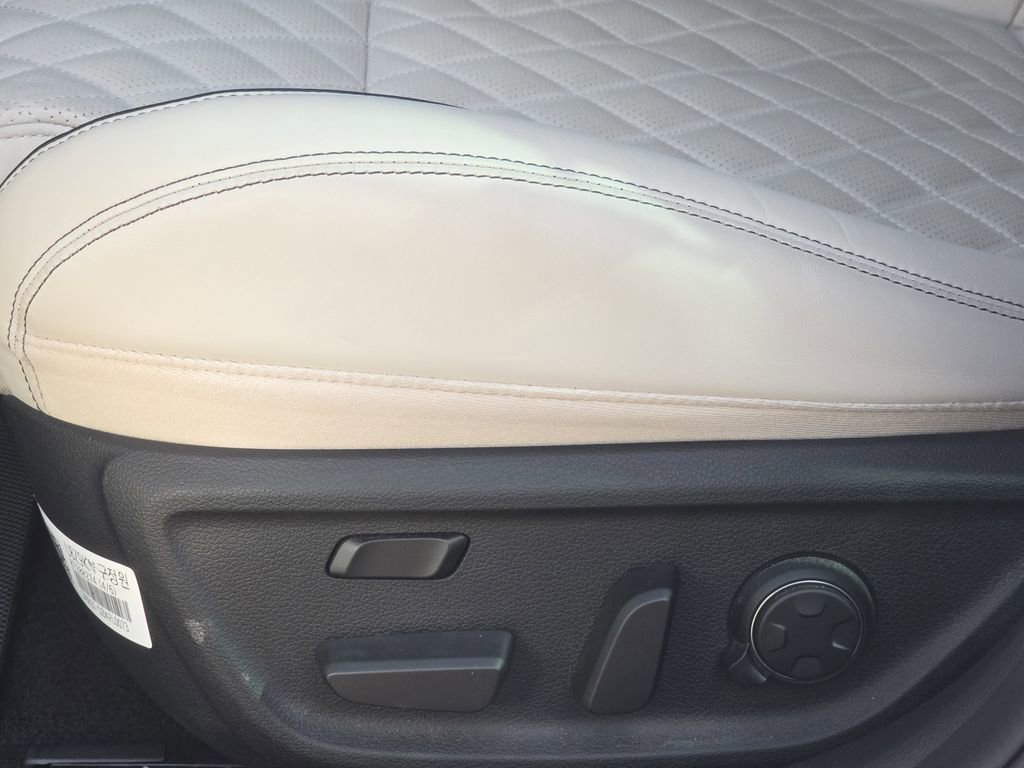 Used 2025 Genesis G70 3.3T Advanced w/ Sport Prestige Package image 28