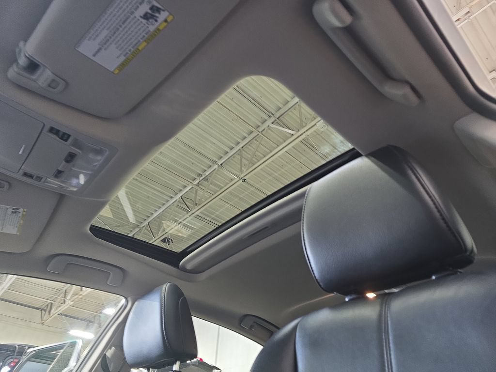 Used 2018 Toyota Avalon Touring w/ Carpet Mat Package FWD image 30