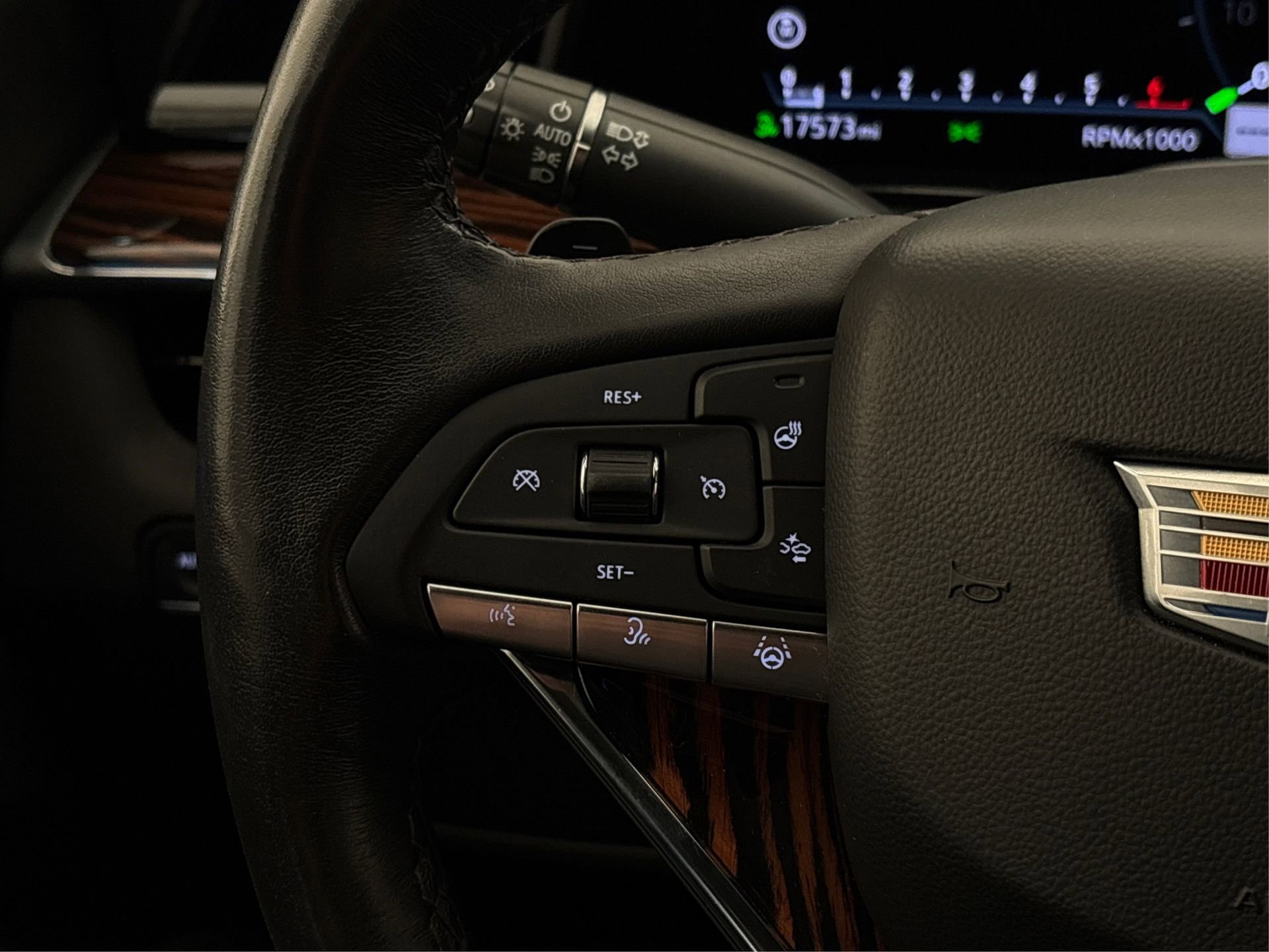 Used 2024 Cadillac Escalade Premium Luxury image 30