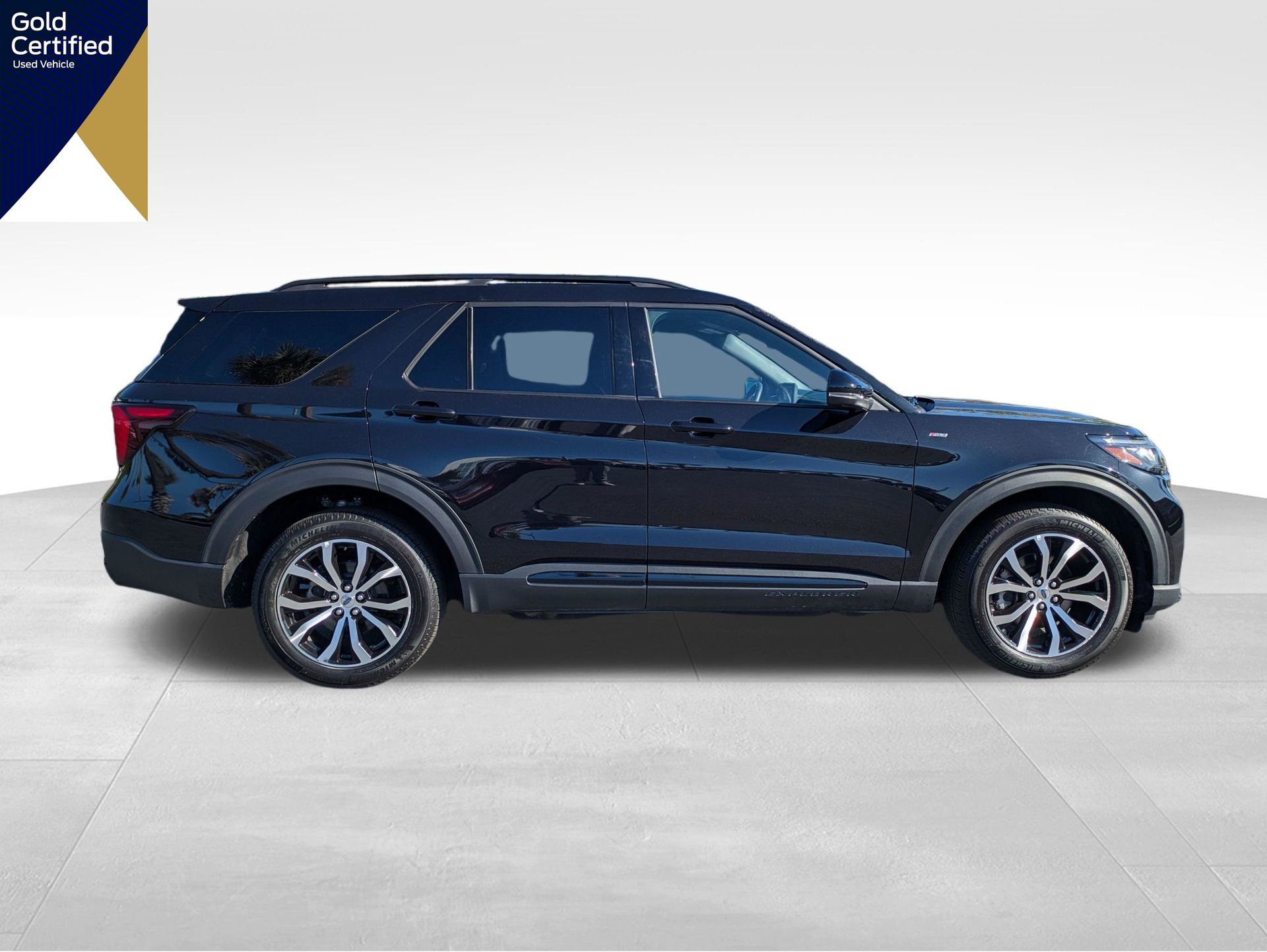 Certified 2025 Ford Explorer ST-Line AWD/4WD image 4