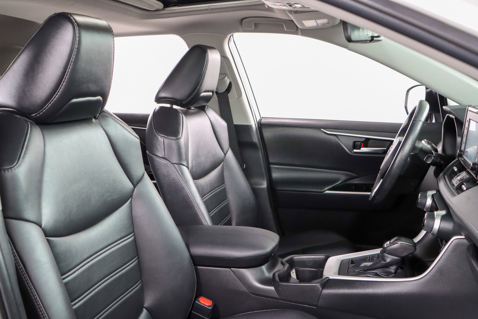 Used 2021 Toyota RAV4 XLE Premium image 27