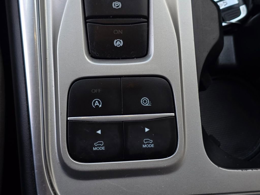 Used 2021 Ford Explorer XLT w/ Equipment Group 202A image 23