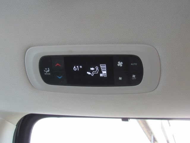Used 2024 Chrysler Pacifica Touring-L FWD image 37