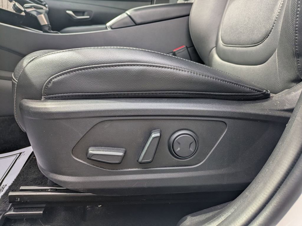 Used 2025 Hyundai Santa Cruz SEL FWD image 14