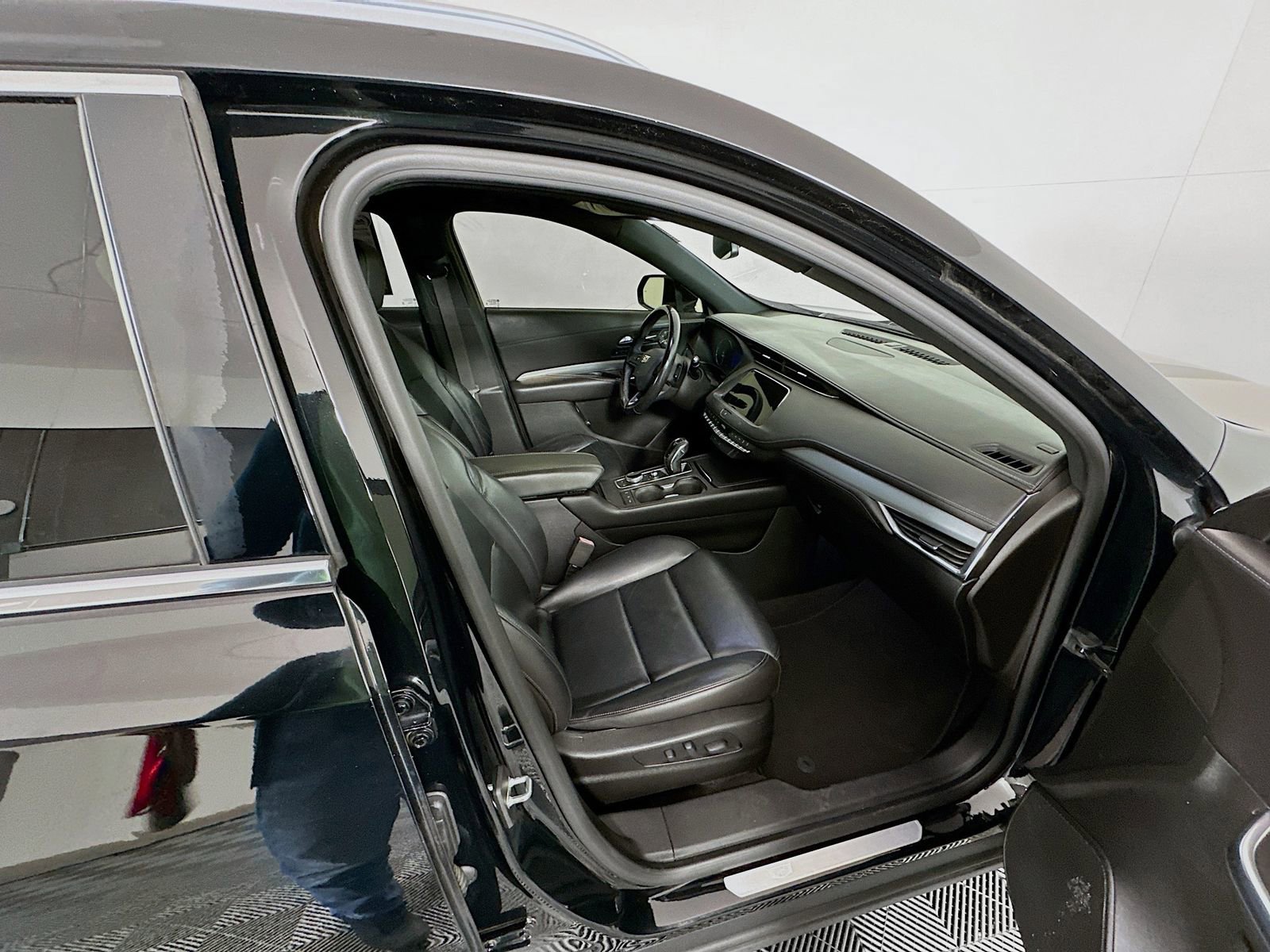 Used 2019 Cadillac XT4 Premium Luxury FWD image 25