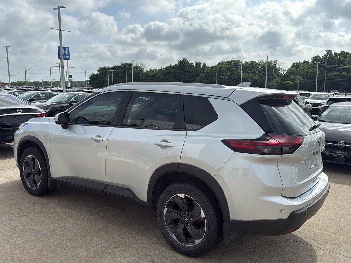 Used 2024 Nissan Rogue SV w/ SV Premium Package FWD image 7