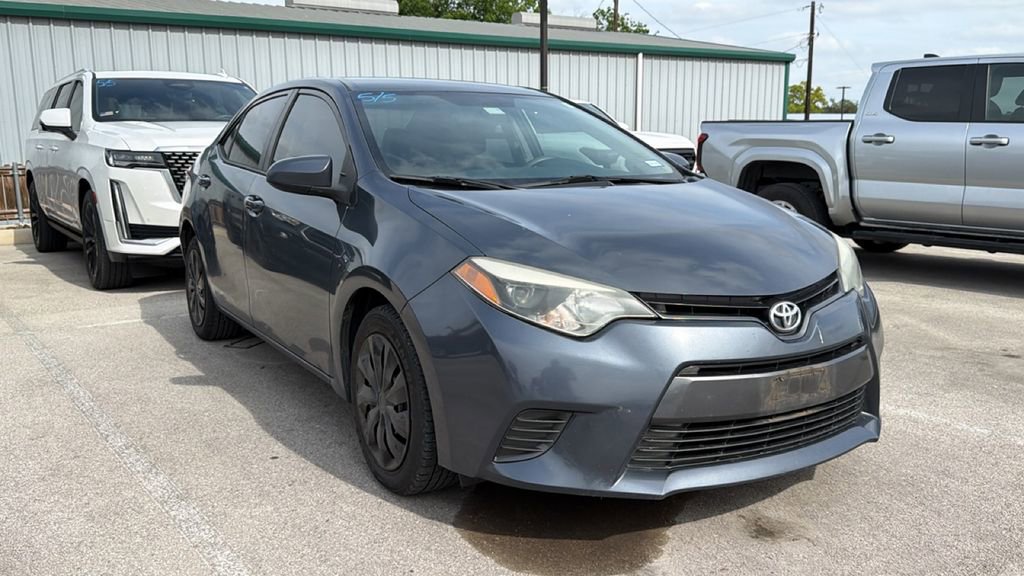 Used 2015 Toyota Corolla LE FWD image 3