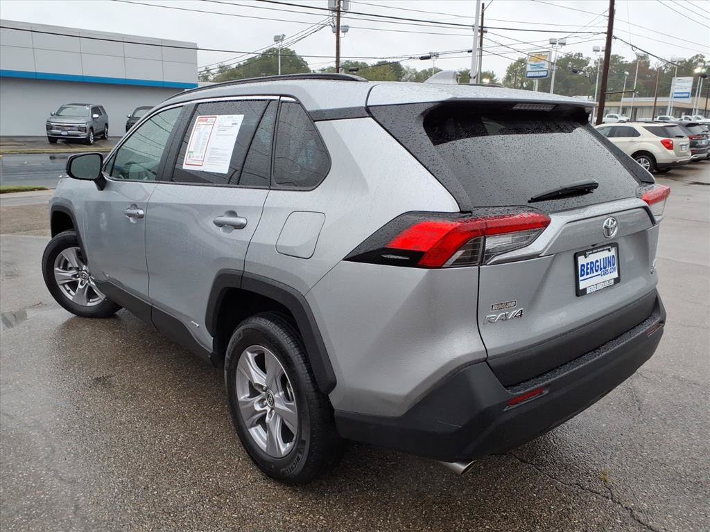 Used 2025 Toyota RAV4 LE AWD/4WD image 6