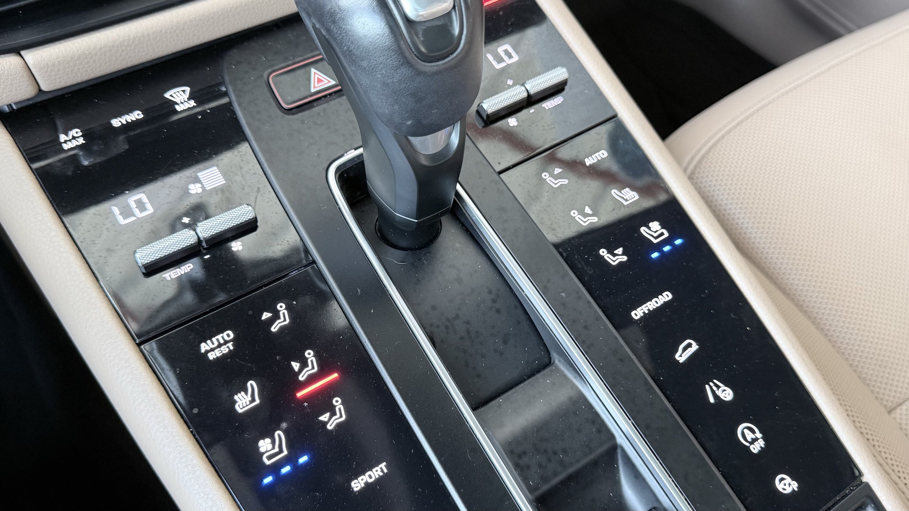 Used 2023 Porsche Macan Turbo AWD/4WD image 55