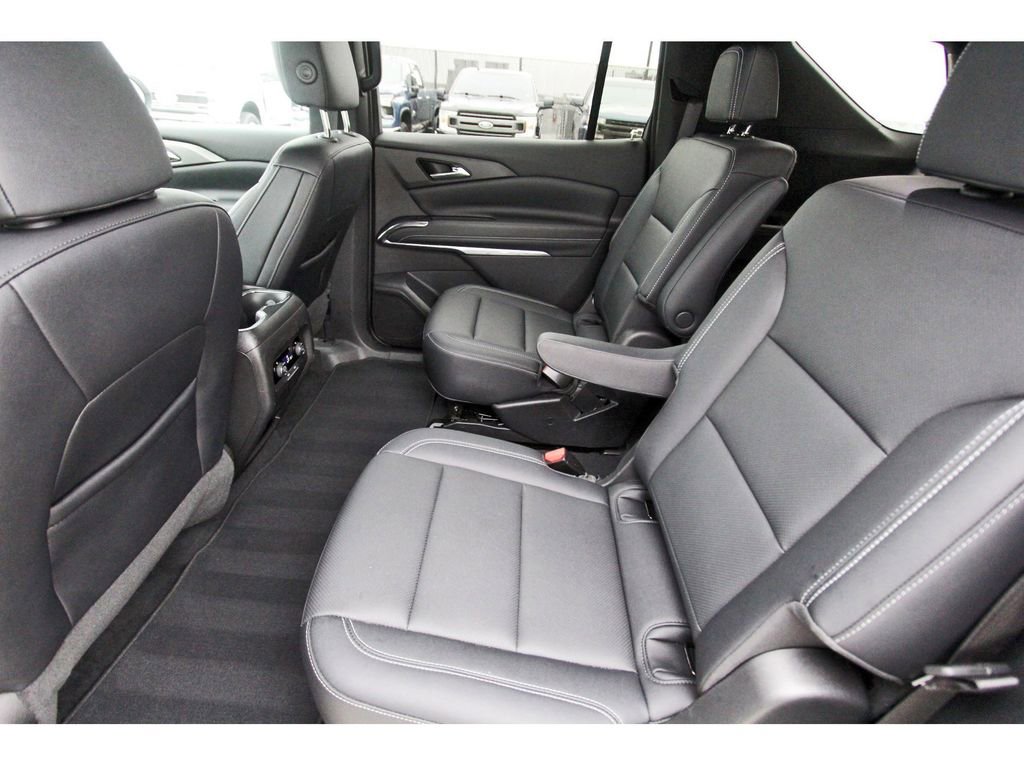 Used 2025 Chevrolet Traverse LT image 7