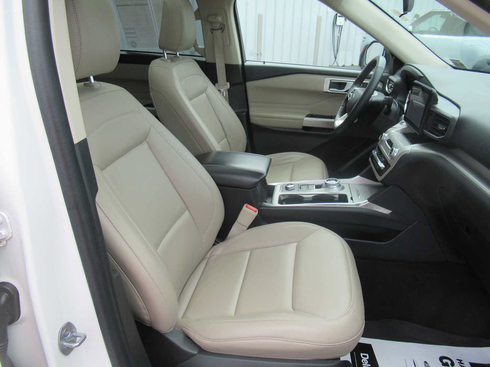 Used 2023 Ford Explorer XLT w/ Equipment Group 202A AWD/4WD image 25