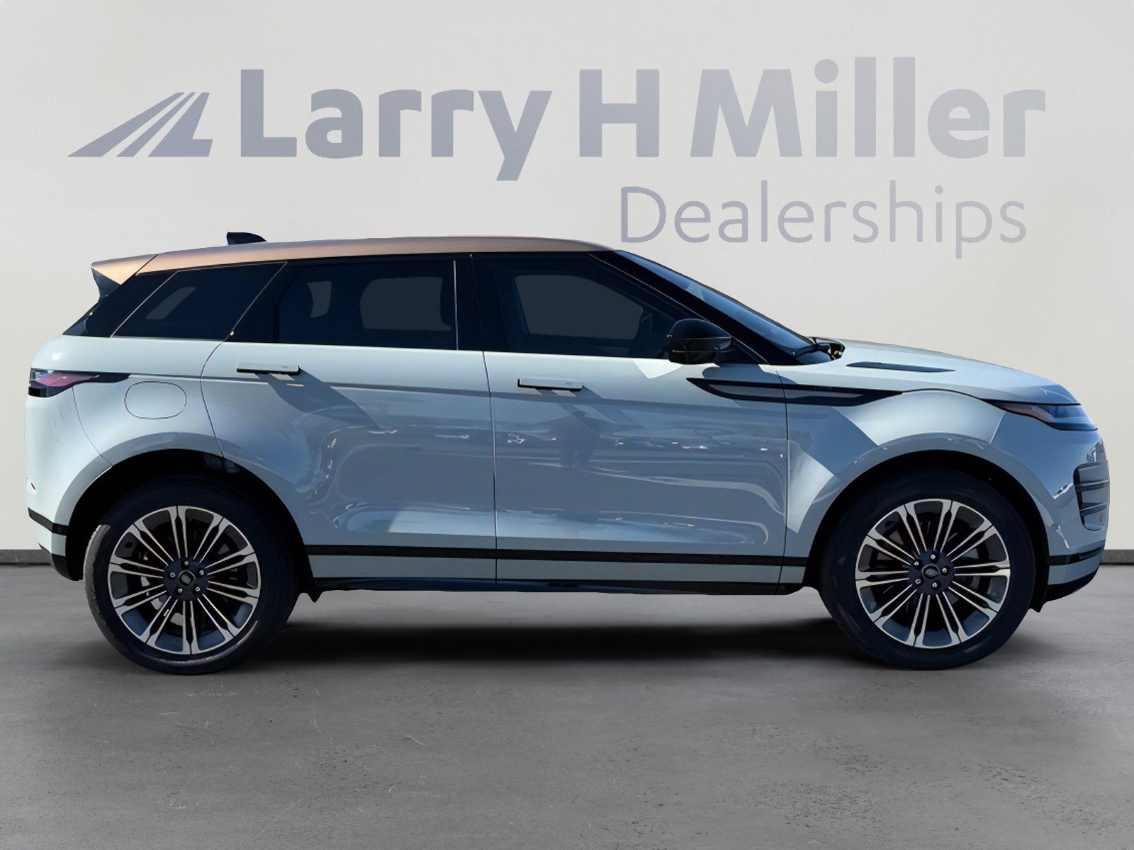 Used 2024 Land Rover Range Rover Evoque Dynamic SE image 7