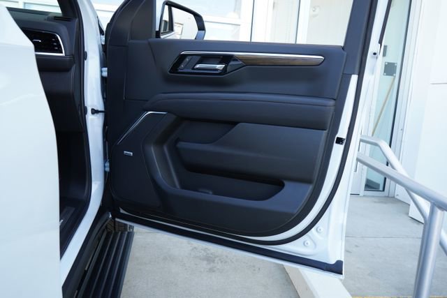 New 2026 Chevrolet Suburban High Country AWD/4WD image 16