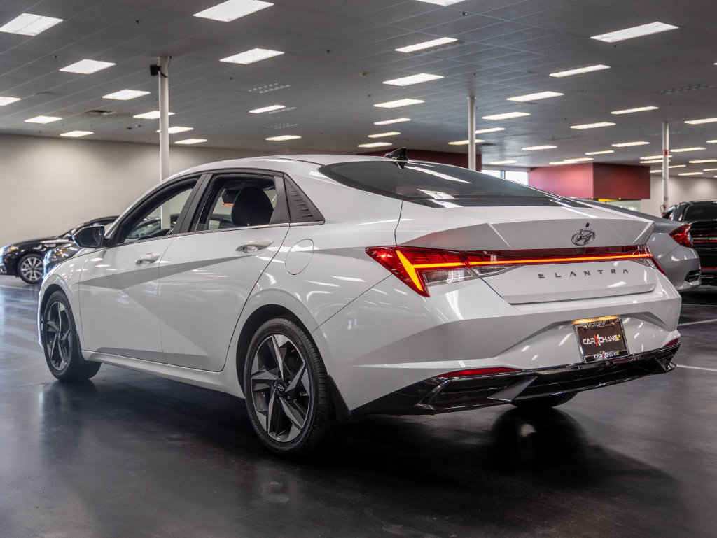Used 2021 Hyundai Elantra SEL w/ Convenience + Premium Package FWD image 4