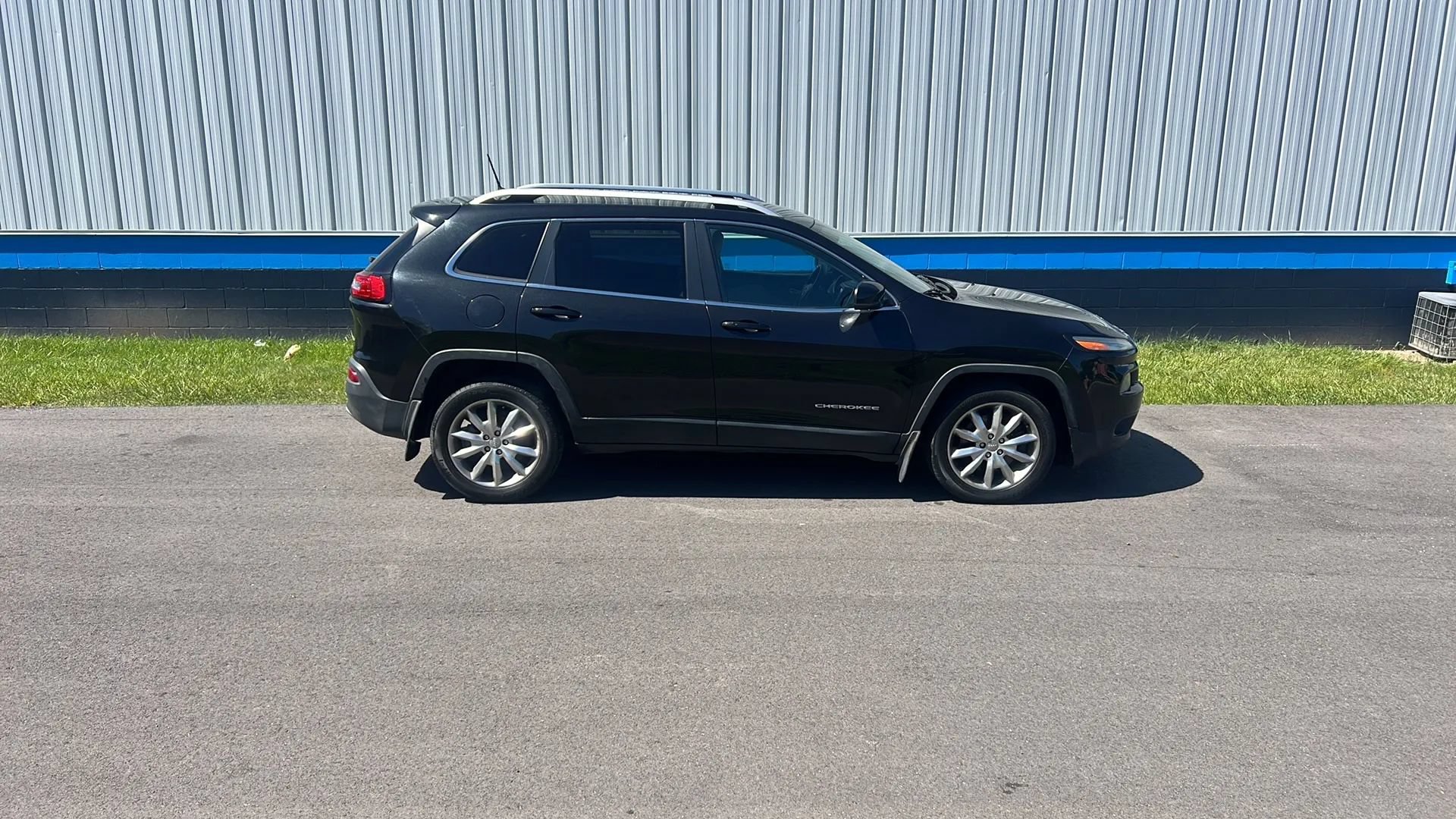 Used 2016 Jeep Cherokee Limited FWD image 4